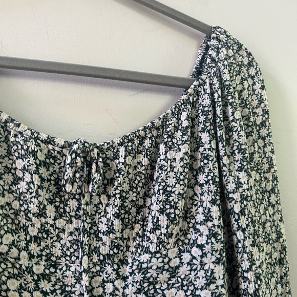 Abercrombie green floral blouse small - Picture 2 of 4